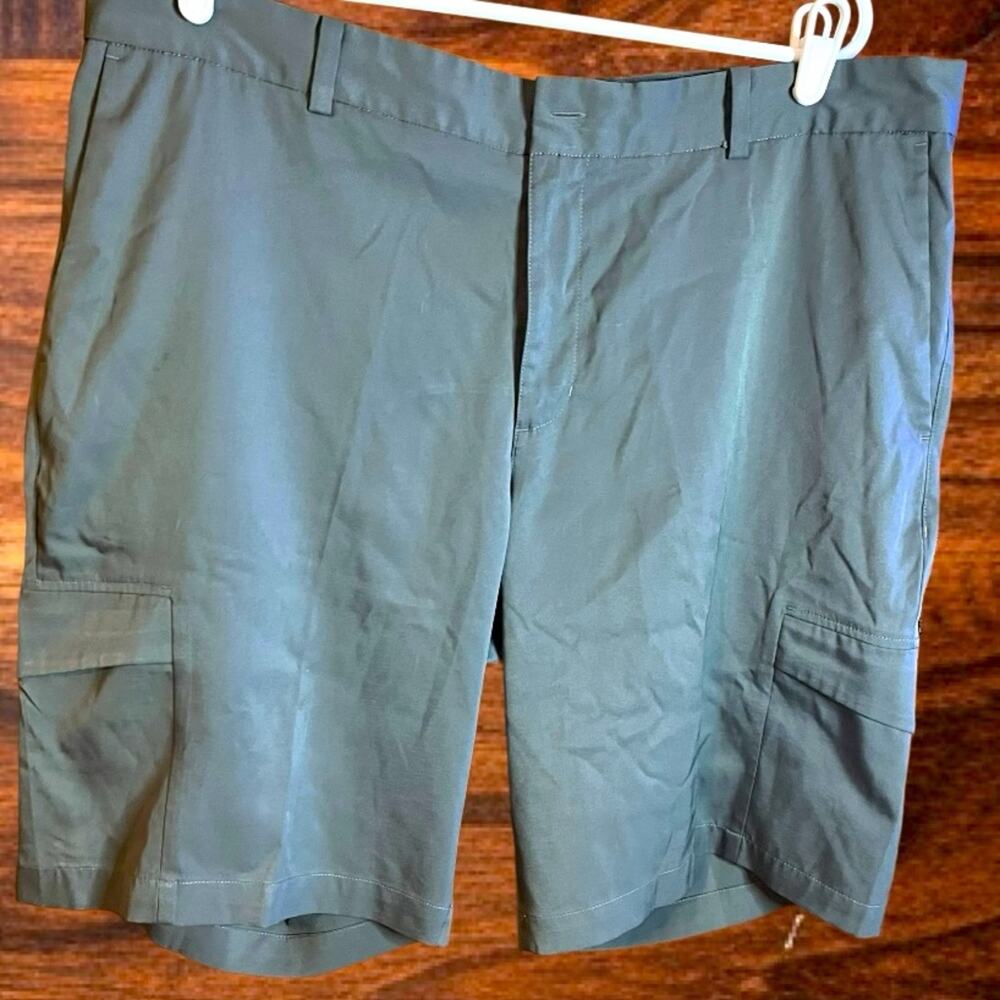 Nike Cargo Shorts in Gray Size 38